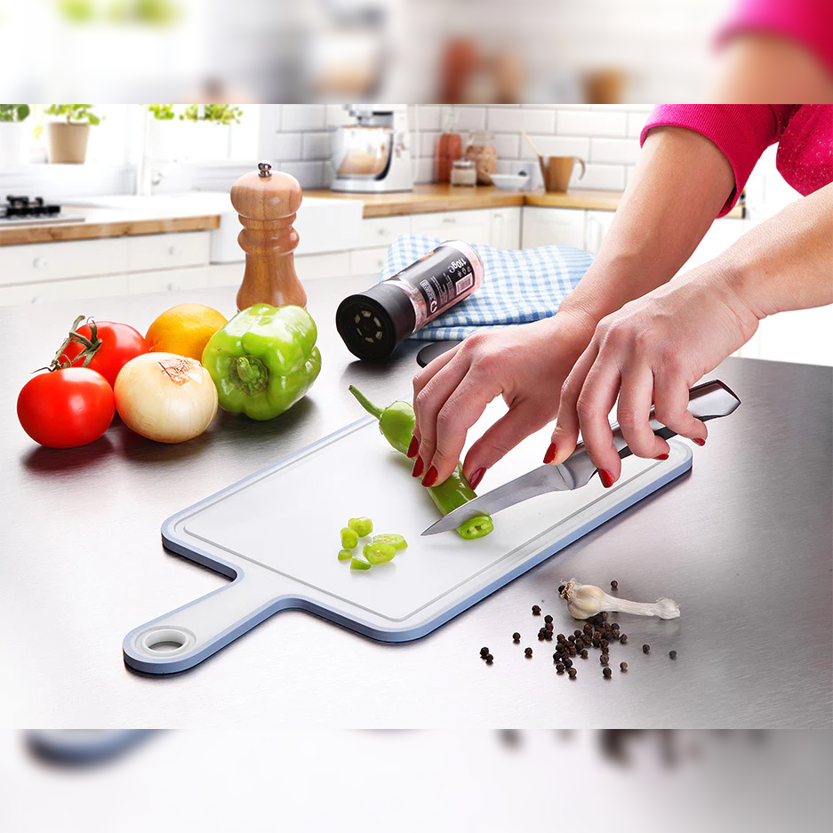 High Quality Plastic Cutting Board with Handle & Groove - lunazchef.shop