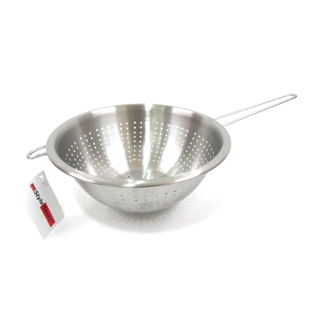 Stainless Steel punching strainer; 22 cm - lunazchef.shop