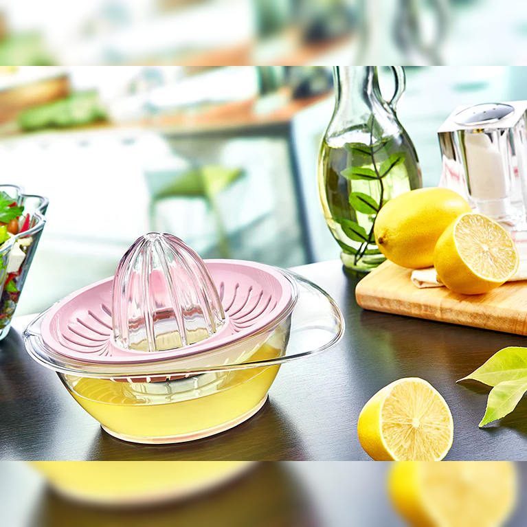 Crystal Plastic Citrus Squeezer - lunazchef.shop